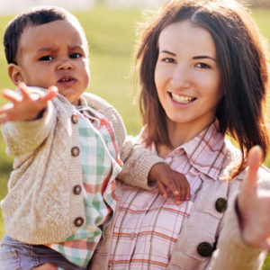 block_image_woman_child_green_bg